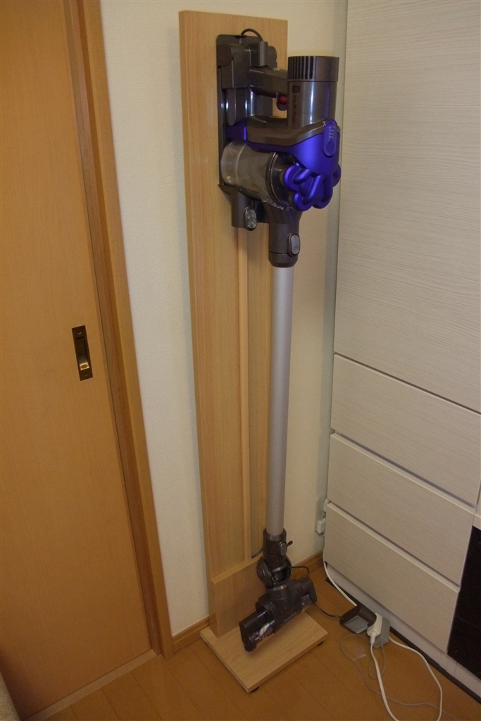 価格 Com ダイソン Dyson Digital Slim Dc35 マルチフロア 本音でgo さん のクチコミ 掲示板投稿画像 写真 専用収納台作ってみました