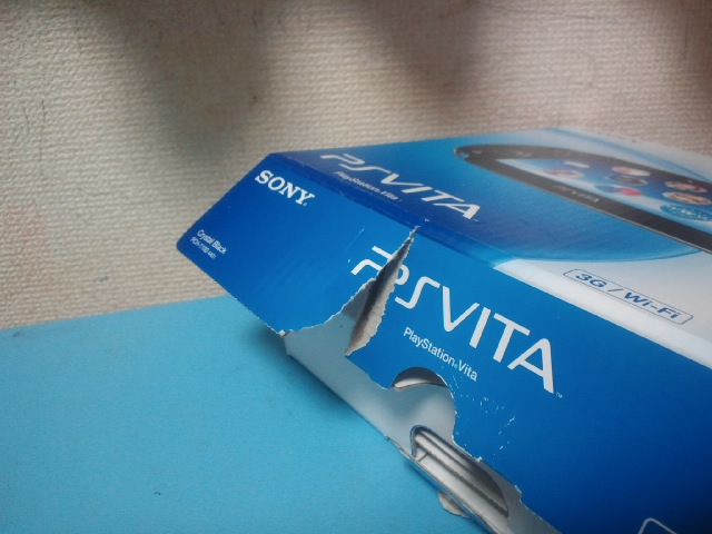 価格.com - 『破れた外箱』SIE PlayStation Vita (プレイステーション ヴィータ) 3G/Wi-Fiモデル PCH