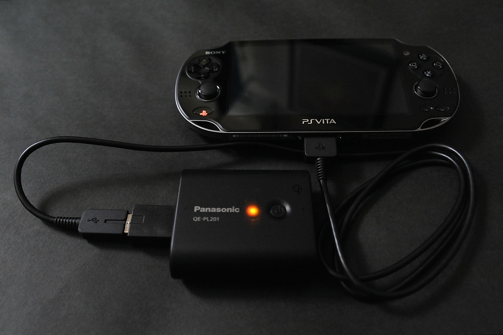 価格.com - 『スタンバイ時充電中、もちろん電源ON時も給電できます』SIE PlayStation Vita (プレイステーション