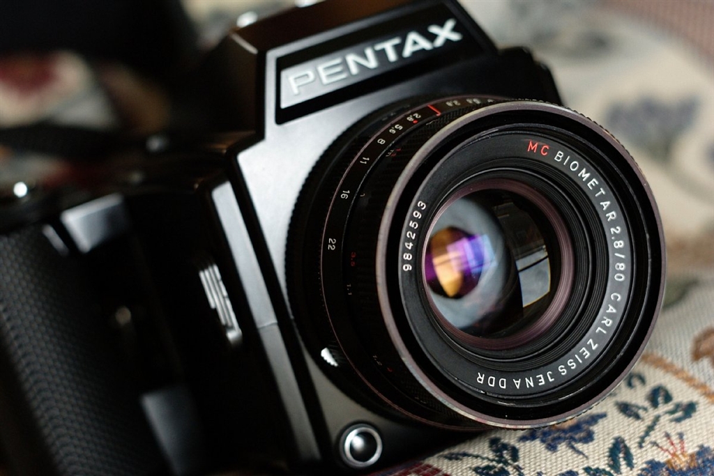 価格.com - 『初代645ですが、レンズはCarl Zeiss Jena Biometar