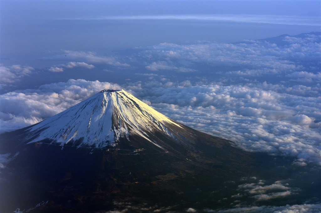 価格 Com 飛行機より 富士山 うーん ノイズが ニコン D7000 18 105 Vr レンズキット Takokei911さん のクチコミ掲示板投稿画像 写真 高画質の長所 短所