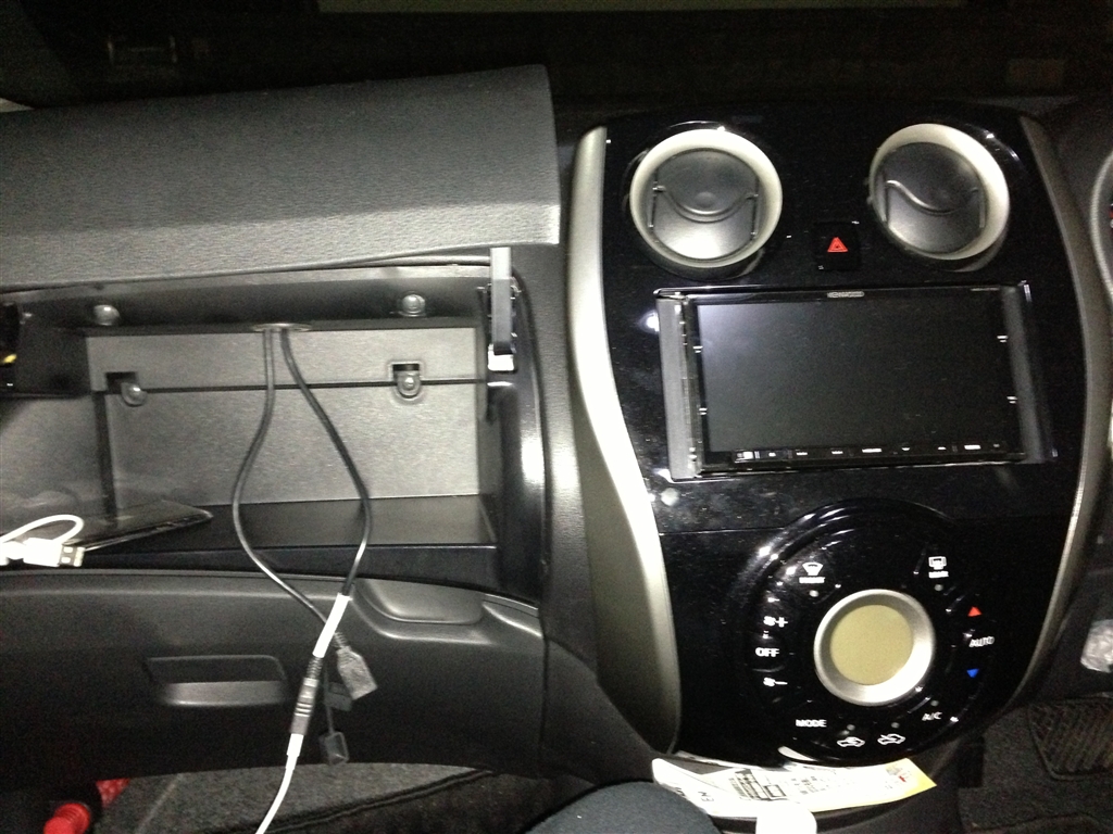 価格 Com 車のグローボックスにusbケーブル ケンウッド 彩速ナビ Mdv Z700 ケンツケンツさん のクチコミ掲示板投稿画像 写真 Iphoneとの接続ケーブル