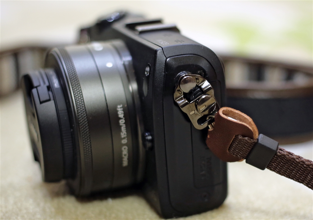 EOS M 初代 （レンズ&ストラップ付） EOS M 初代 （レンズ&ストラップ付）