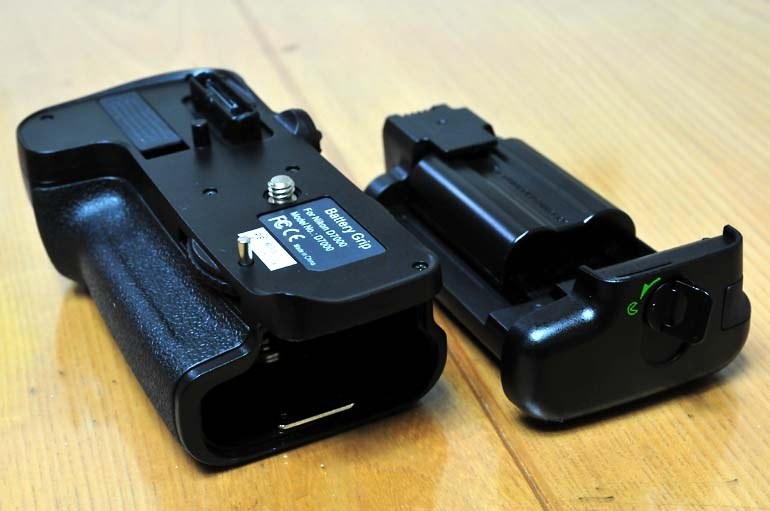 D7000用の非純正バッテリーグリップ NIKD7000』 ニコン D7000用の非純正バッテリーグリップ NIKD7000』 ニコン