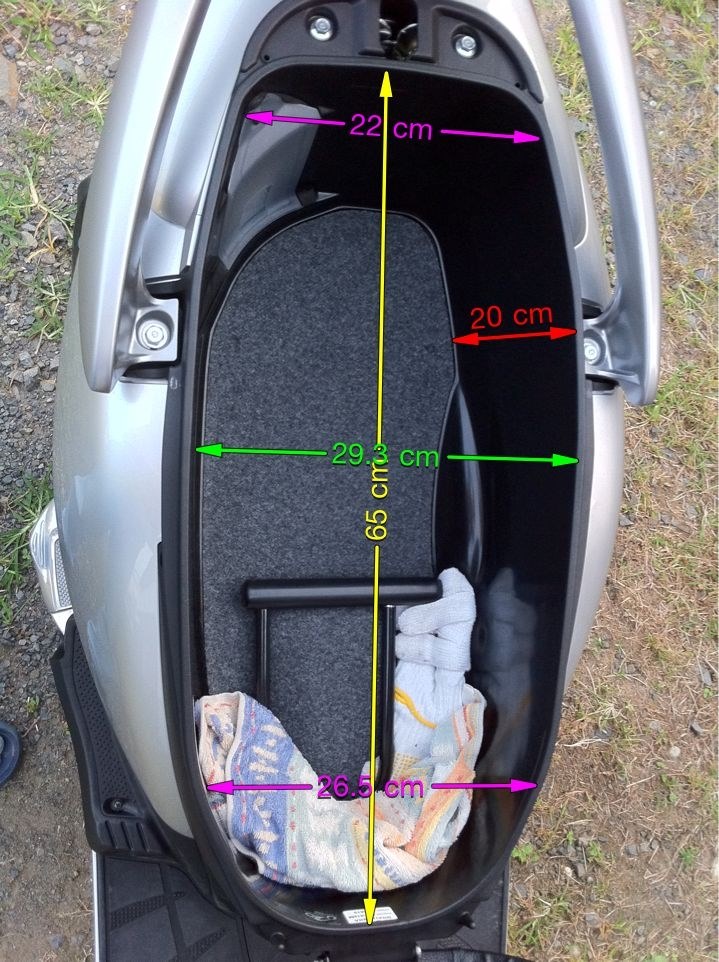 リード 125 収納 寸法