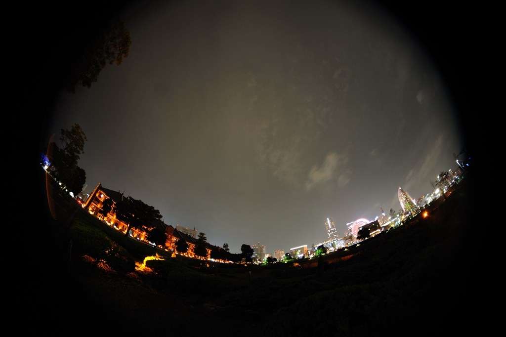 これは何でしょう？』 CANON EF8-15mm F4L フィッシュアイ USM