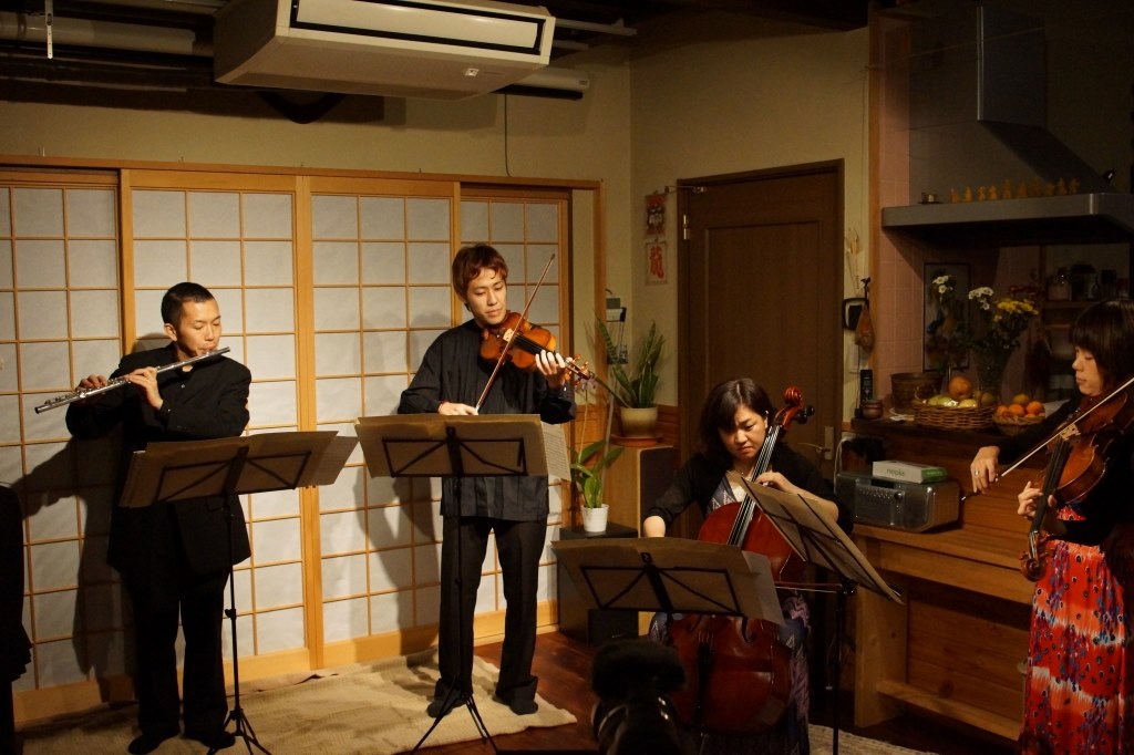初撮り:Mini家庭演奏会。音も映像も良くなった』 SONY NEX-VG20 初撮り:Mini家庭演奏会。音も映像も良くなった』 SONY NEX-VG20