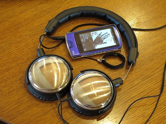 audio-technica 密閉型有線ヘッドホン ATH-ES10 +変換器 audio-technica 密閉型有線ヘッドホン ATH-ES10 +変換器