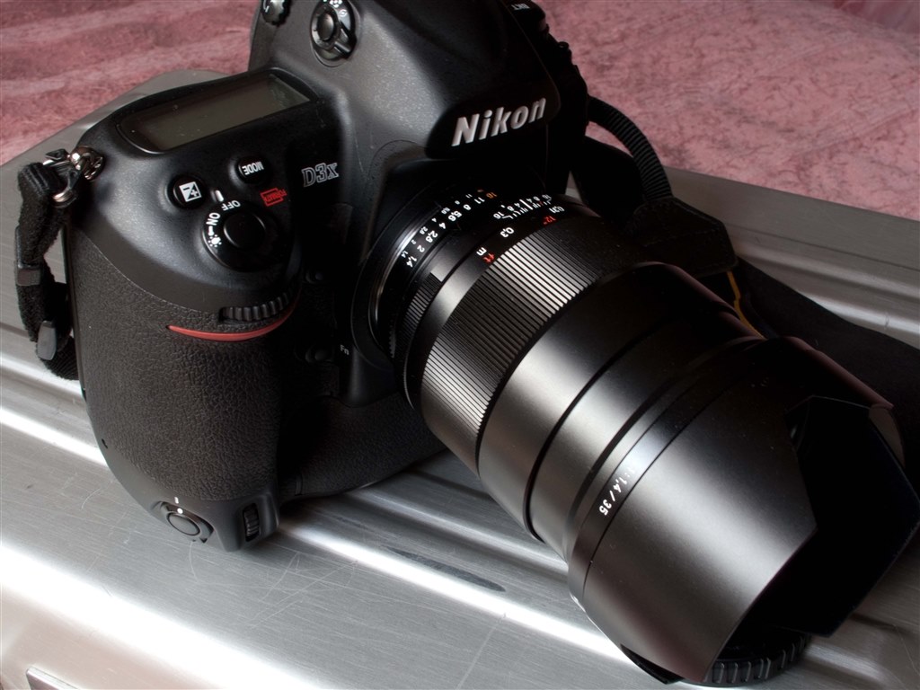 Carl zeissカールツァイスDistagon T*1.4/35 ZF.2