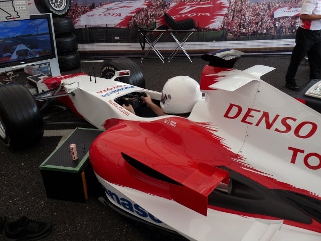 スラストマスターフォーミュラーフェラーリSF1000 捺さ