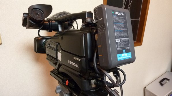 SONY業務用ビデオカメラ HXR-MC2000J マイク、三脚、バッテリー、充電 