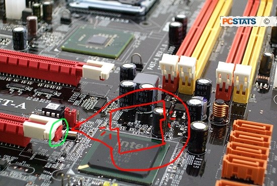 このマザーボードはグラフィックボードを二つ入れれますか？』 ECS