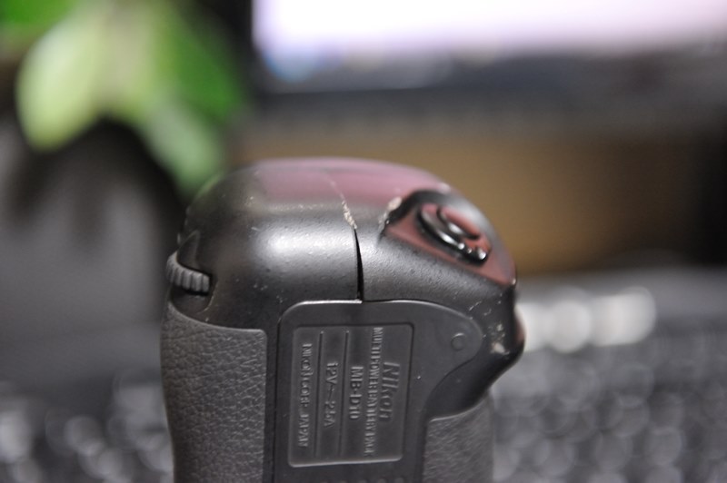 カメラを落としてしまいました』 ニコン D700 ボディ のクチコミ掲示板