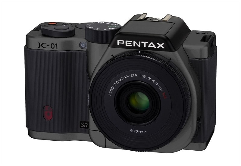 PENTAX K-01 + DA 1:2.8 40mm XS ビスケットレンズ 【公式通販】