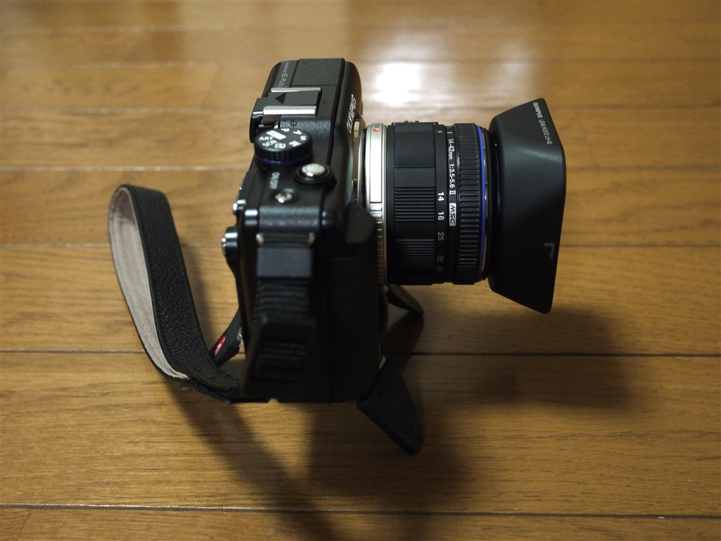 フード』 オリンパス M.ZUIKO DIGITAL 14-42mm F3.5-5.6 II [シルバー