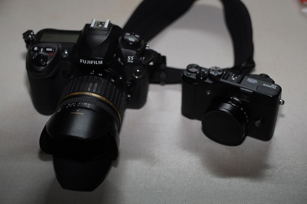 Fujifilm X-Pro1 ほぼ未使用のデッドストック品 X-Pro1 ボディ 純正ケースLC-XPRO1(ブラック)付き 【K027
