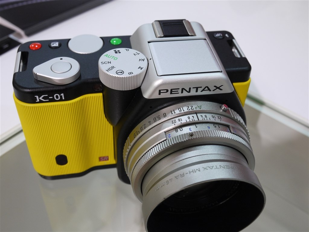 PENTAX K-01 ミラーレスカメラ レンズ3本セット　角フード付 PENTAX K-01 ミラーレスカメラ レンズ3本セット 角フード付 カメラ