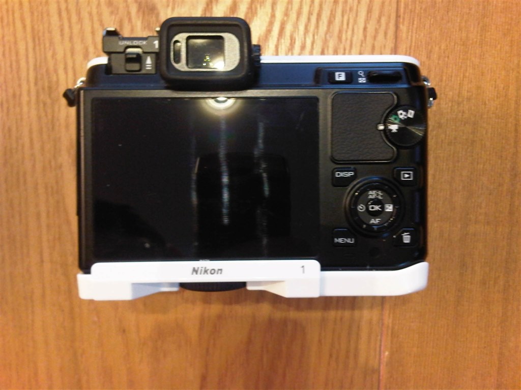 V1に純正グリップ GR-N1000をつけた写真』 ニコン Nikon 1 V1 薄型 