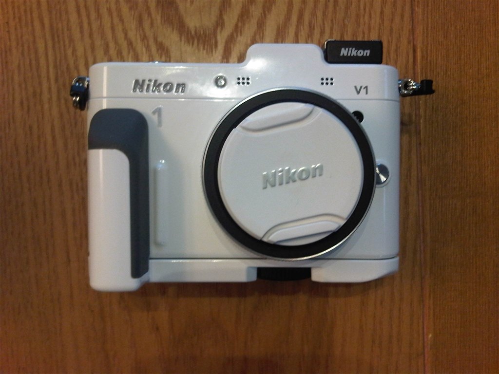 V1に純正グリップ GR-N1000をつけた写真』 ニコン Nikon 1 V1 薄型 ...
