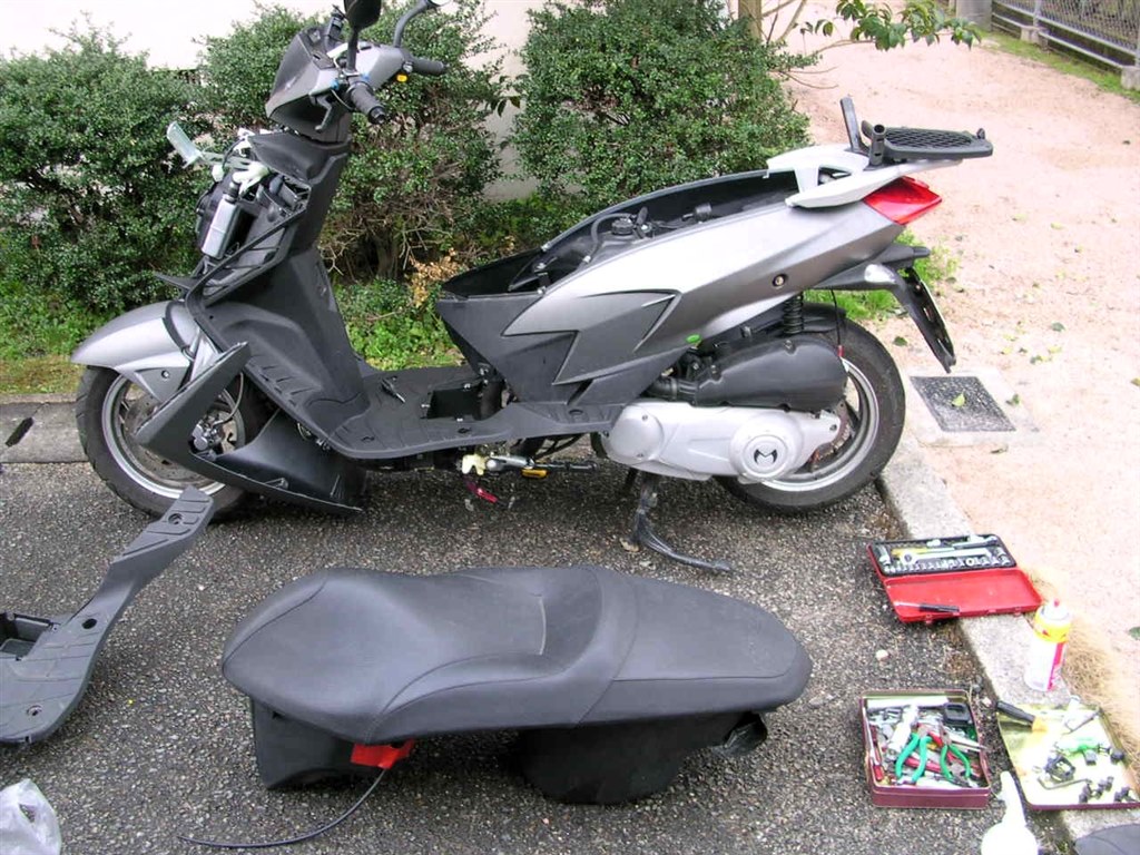 ブログのシートの外し方』 マラグーティ ブログ 125ie のクチコミ