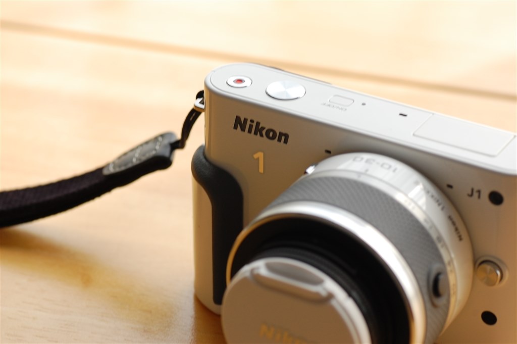 Nikon1 J1 グリップ、ケース付き