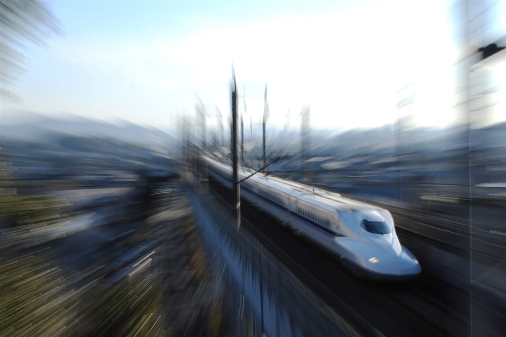 鉄道写真を撮っていますが買い替えを考えています』 ニコン D7000 18