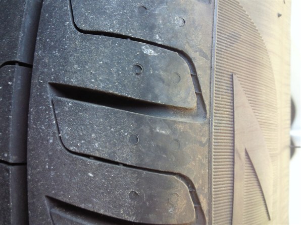 ヨコハマ　BluEarth　RV-01　195/60R16　4本セット　№0173C　室内保管　オンロード　夏タイヤ　パンク修理跡有 YOKOHAMA BluEarth RV-01 195&frasl;60R16 89H投稿画像・動画 - 価格.com