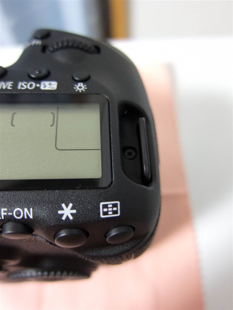 上部液晶の隙間について』 CANON EOS 5D Mark III ボディ のクチコミ