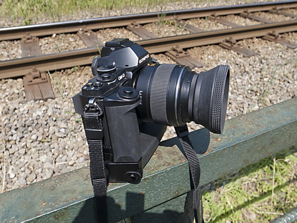 LUMIX 25mm F1.4 H-X025 美品フード・ポーチ付 LUMIX 25mm F1.4 H-X025 美品フード・ポーチ付 Official