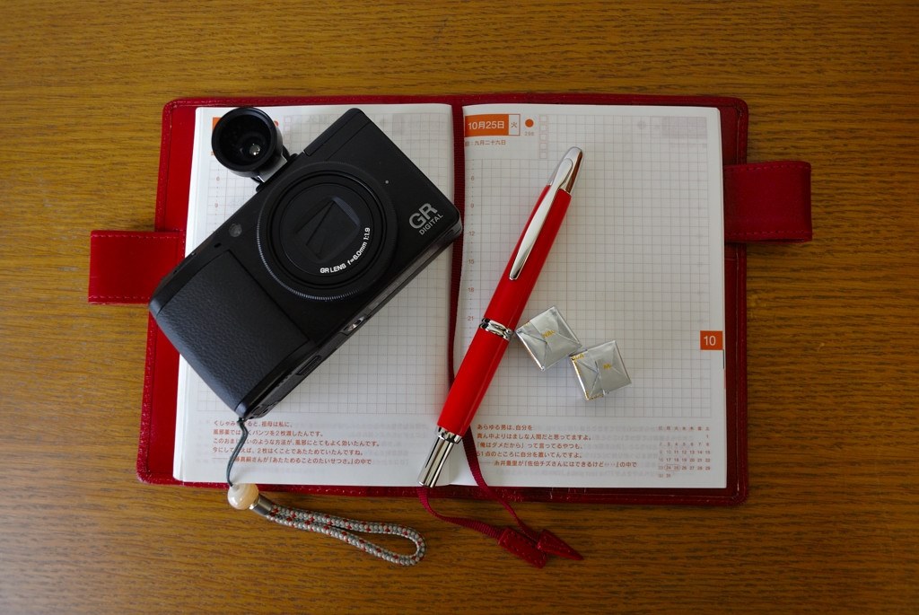 Nikon1 V1レンズ2本付属品付 Nikon 1 V1 - 関連製品（Nikon 1 V1付属品） | ミラーレスカメラ