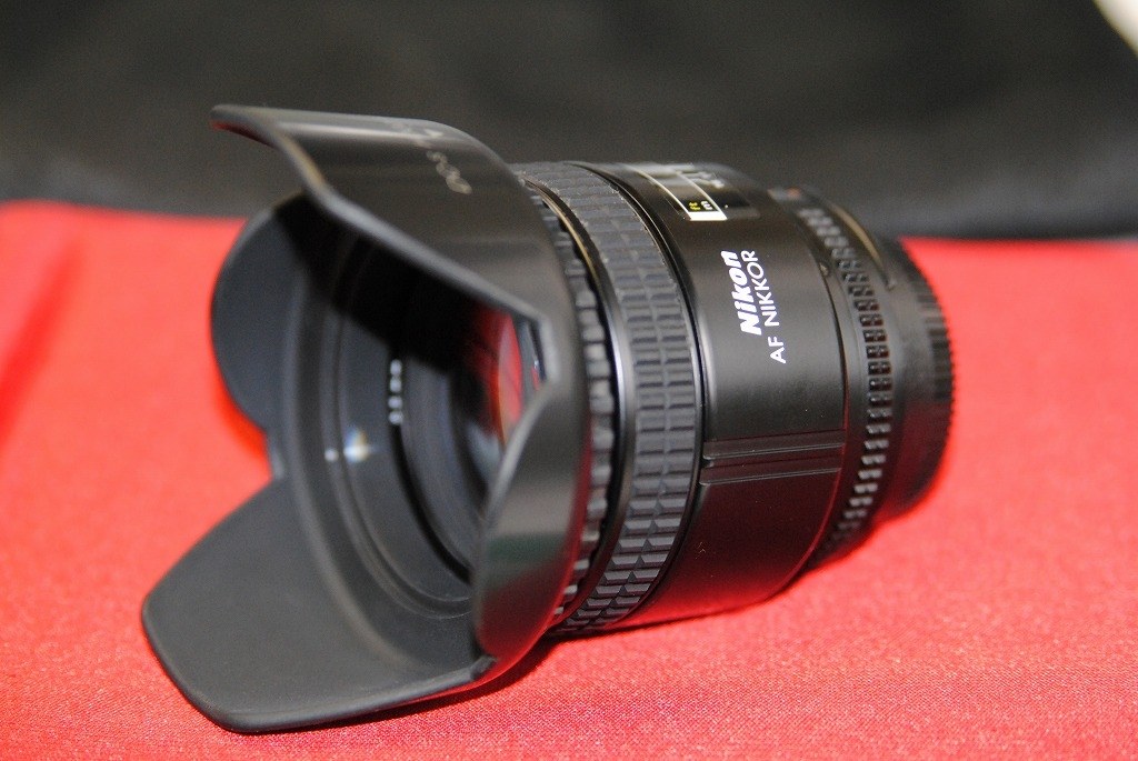 Nikon AI AF Nikkor 85mm f/1.8D フィルタ・フード付