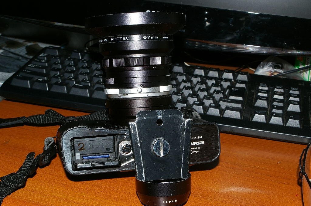 FUJIFILM X Pro1ボディ、専用グリップ 化粧箱 ファインダーが特長のX