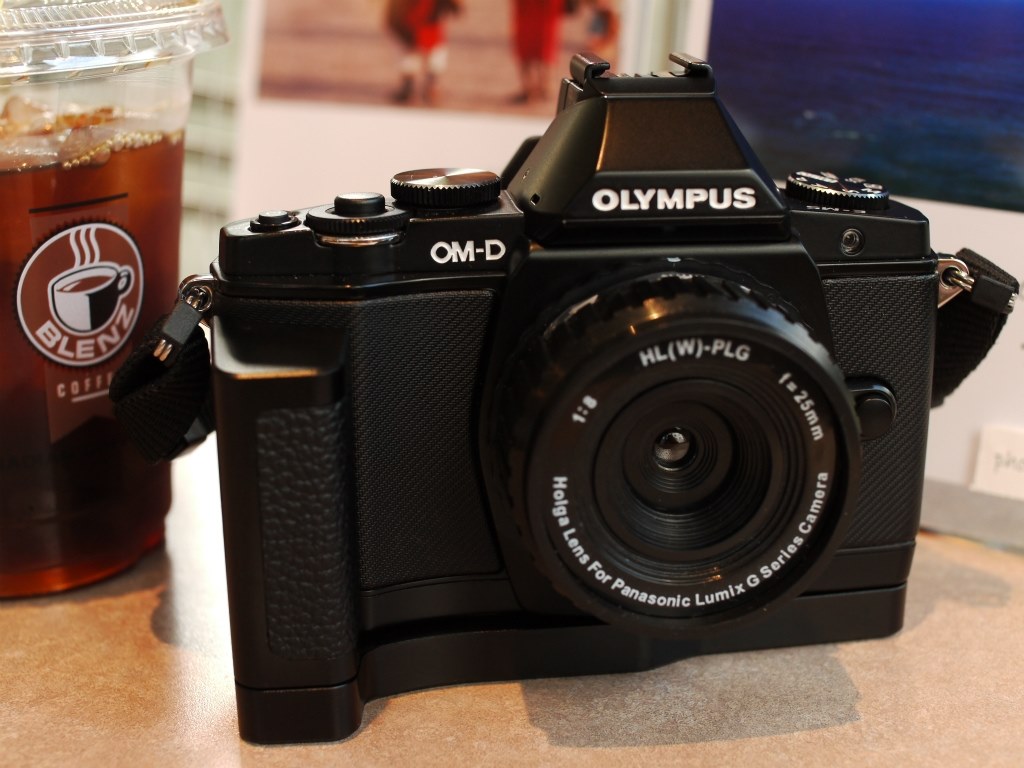 OM-D E-M5 用 バッテリー交換可能な 社外品 アルミ製 縦グリップ