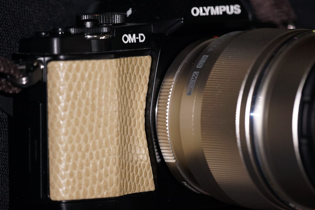 革貼りグリップ』 オリンパス OLYMPUS OM-D E-M5 レンズキット の