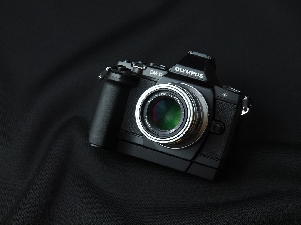 オリンパス OLYMPUS M45mmF1.8 ブラック 驚きの値段で 4500円