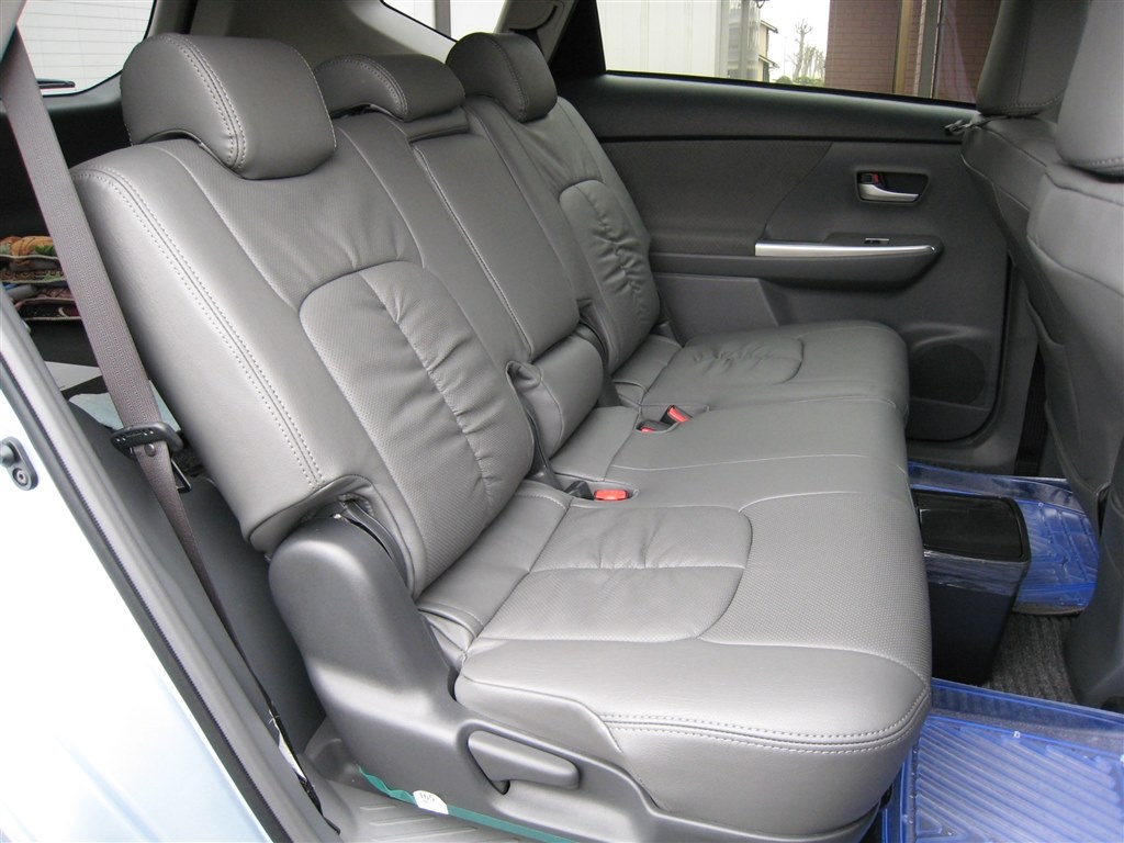 内装グレーの方 社外シートカバーは何色にしてますか トヨタ プリウスa のクチコミ掲示板 価格 Com