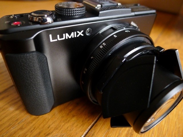 自動開閉レンズキャップ装着結果』 パナソニック LUMIX DMC-LX7 の 
