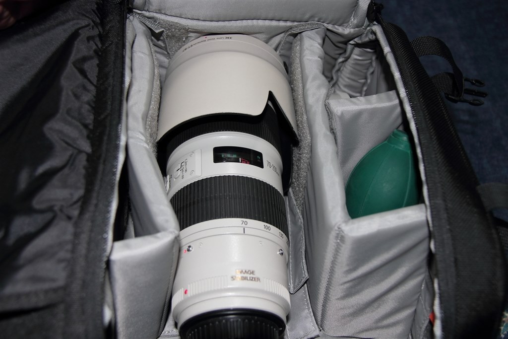 EF70-200mm F2.8L IS II USM 元箱・ケース付き 三脚座付きEF70-200mm F2.8L IS USMのレンズポーチとしてHAKUBA