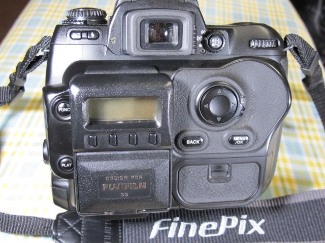 LCDカバーがどこかに有りませんか?』 富士フイルム FinePix S3 LCDカバーがどこかに有りませんか?』 富士フイルム FinePix S3