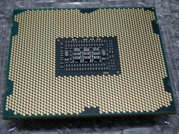 ピンを折ってしまいました』 インテル Core i7 3820 BOX のクチコミ
