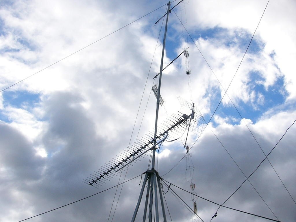 ガラケー　地デジ映ります ガラスケース&カバーセット 400High | ジェックス株式会社