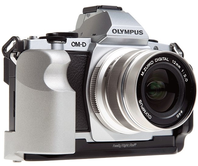 #40a オリンパス OM-D E-M5 ボディ ショット数5064 グリップ付 40a オリンパス OM-D E-M5 ボディ ショット数5064 グリップ付