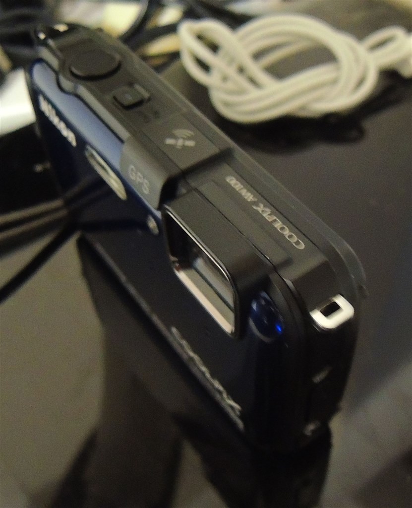 本体に傷がないのに内部の液晶が割れることはあるのか』 ニコン