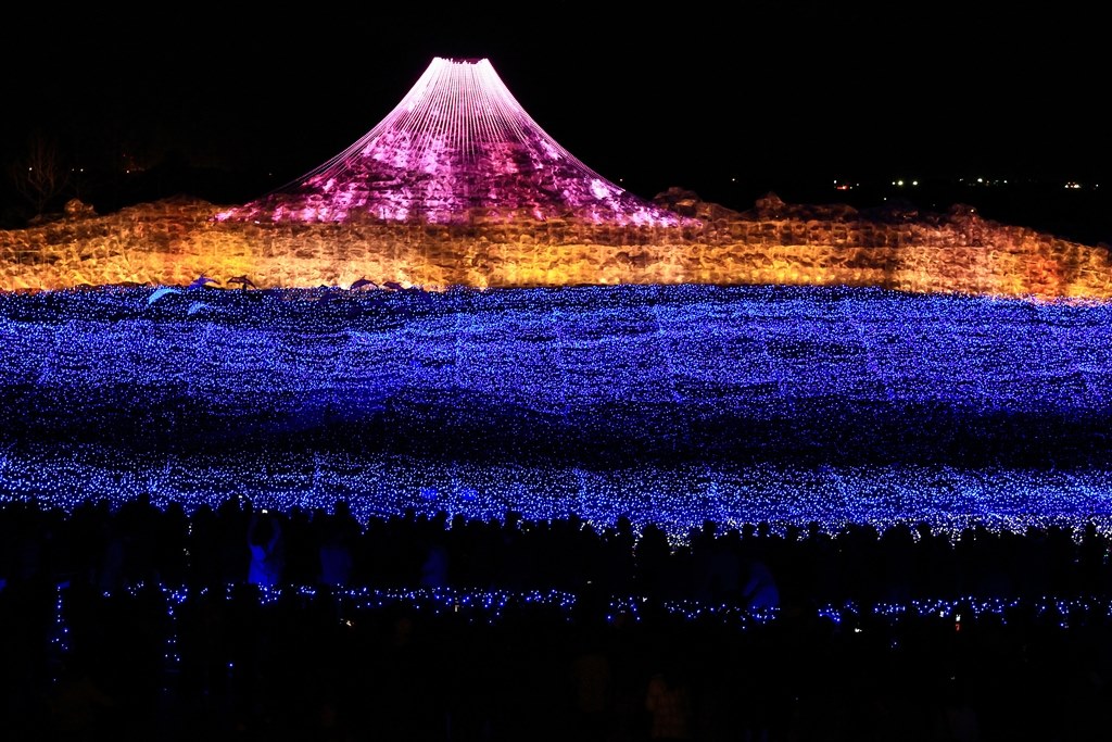 冬のイルミ撮影に❣️ Canon EOS 60D タムロン高倍率ズーム なばなの里のイルミネーションの撮影について』 CANON EOS 60D EF-S18