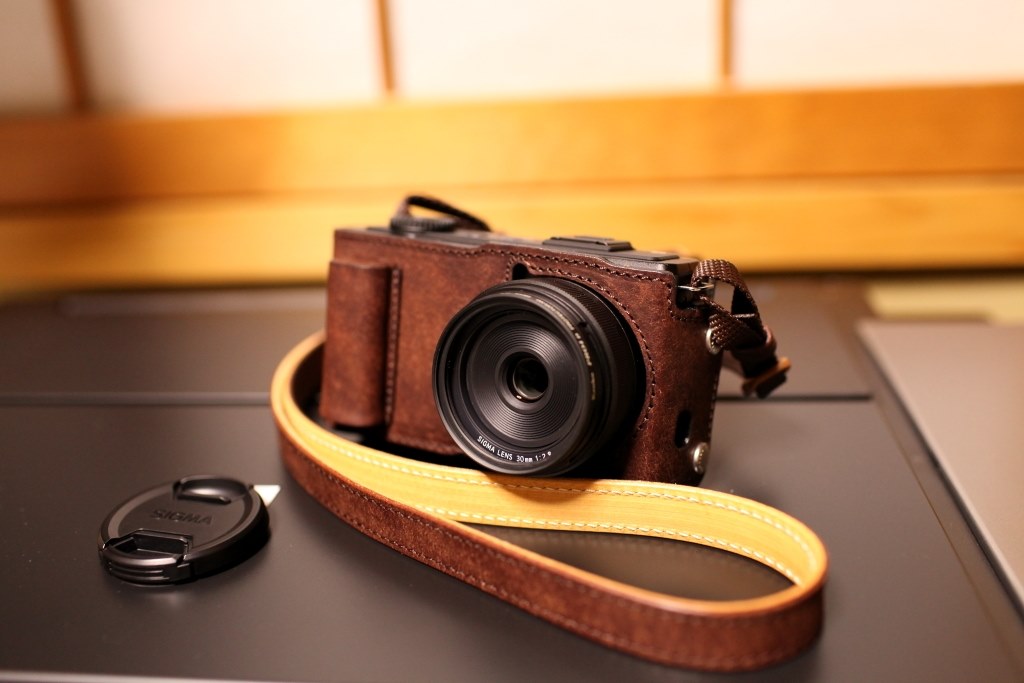 SIGMA DP2 Merrill ボディスーツ付き レビュー】ユリシーズ DP2 Merrill ボディスーツ｜プラナリア