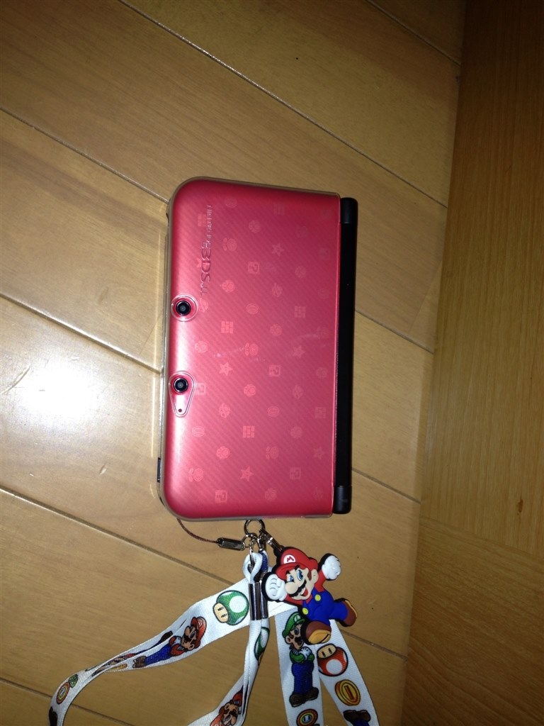 new3dsカバー　マリオ下2セットは傷あまりない美品上は底面のみで傷汚れ new3dsカバー マリオ下2セットは傷あまりない美品上は底面のみで