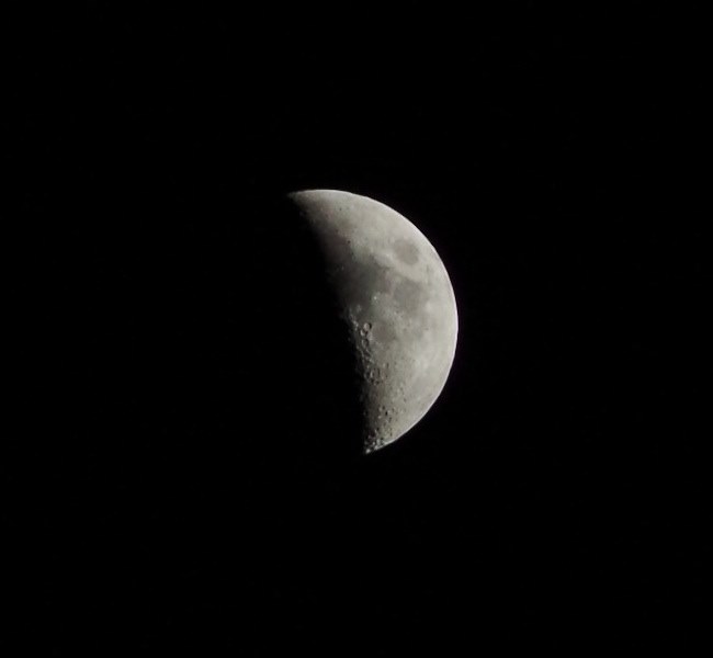 300mmでの月の写真について』 シグマ APO 70-300mm F4-5.6 DG