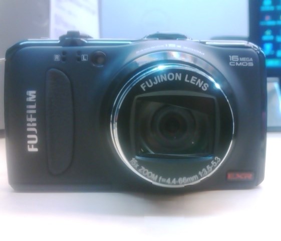 FUJIFILM FinePix F70EXR レンズカバー不良 Fujifilm F70EXR Review