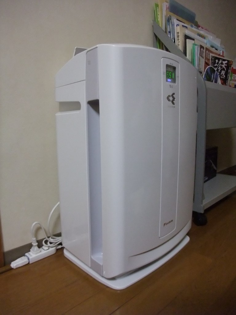 ダイキン　空気清浄機 光クリエール　リモコン付き。 ダイキン うるおい 光クリエール ACK70N-W [ホワイト] 価格比較 - 価格.com