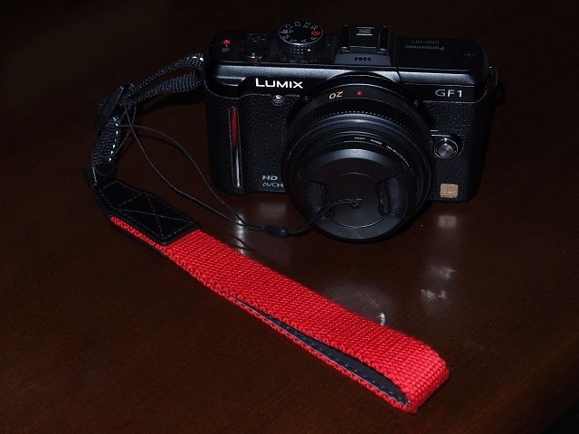 ケースとストラップについて。』 オリンパス OLYMPUS XZ-1 のクチコミ